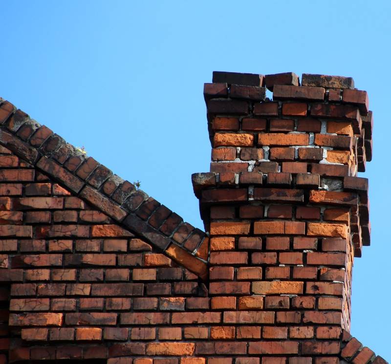 Damaged chimney on an Medford home showing cracks and missing mortar